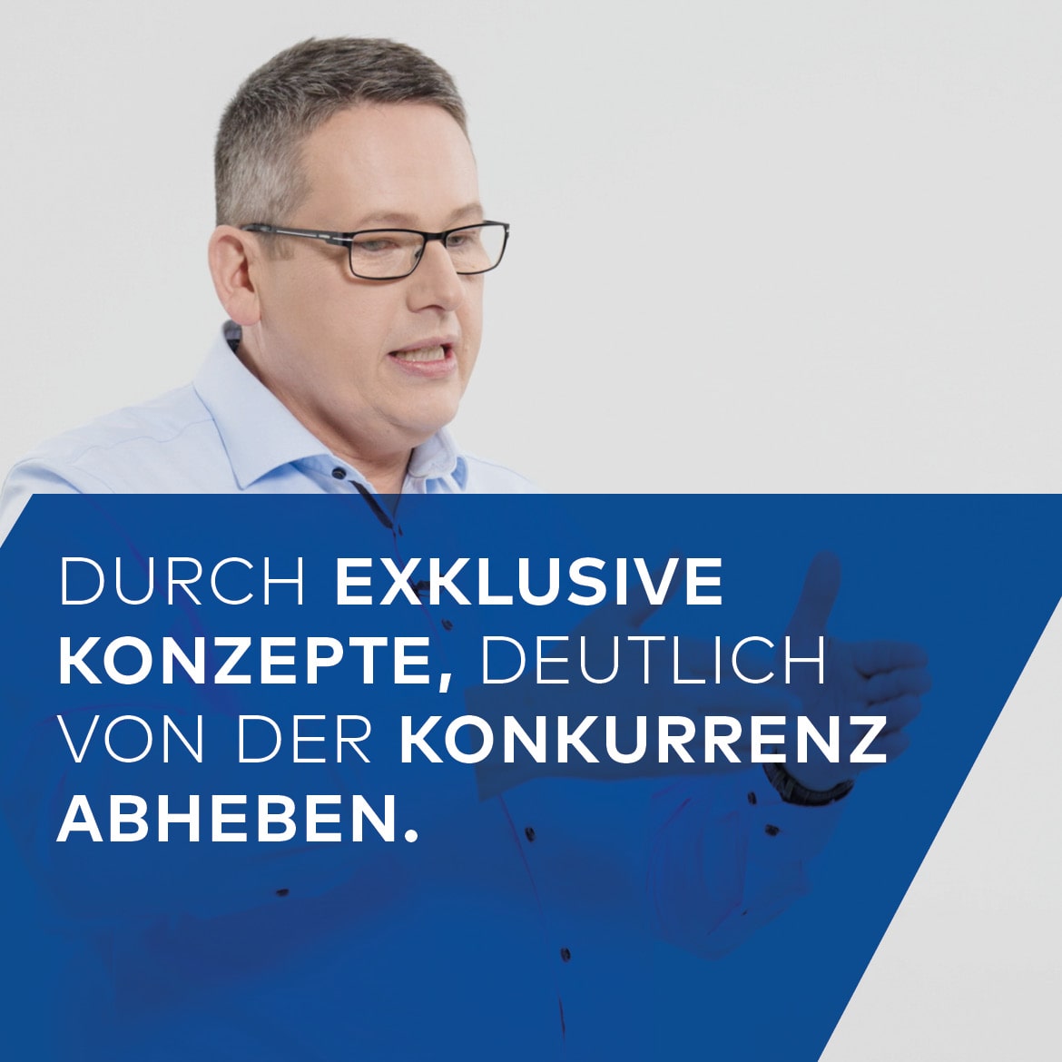 Bild von Jochen Schreiner in einer Interviewsituation