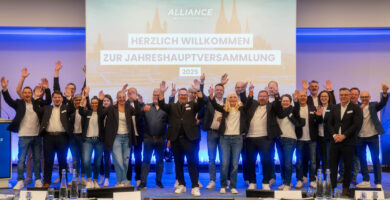 Versammelte Mannschaft der JHV 2025