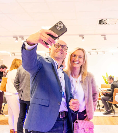 Auf der Ordermesse werden in den Ausstellungsbereichen fleißig Fotos gemacht.