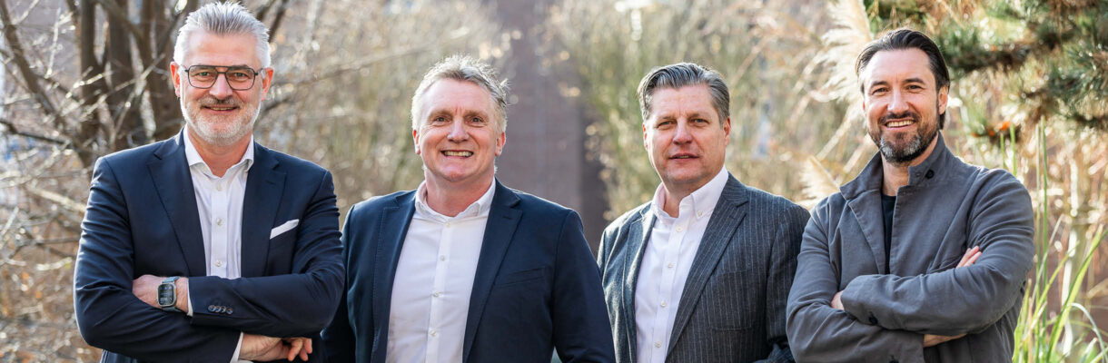 Gruppenfoto der Geschäftsführer der Partnerverbände Alliance-Verband, Der Küchenring und KüchenTreff auf der ZGV: v.l.n.r.: Marko Steinmeier, Dr. Olaf Hoppelshäuser, Marcus Roth und Daniel Borgstedt.