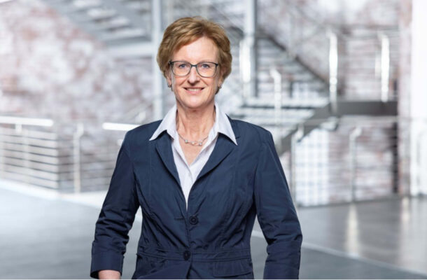 Manuela Fassbender bei Alliance – professionelles Porträt einer Branchenexpertin für Küchenstudios, Küchenplanung, Designküchen und moderne Wohnkonzepte.