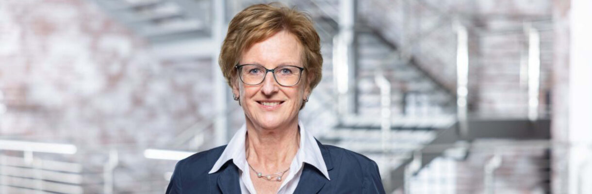 Manuela Fassbender bei Alliance – professionelles Porträt einer Branchenexpertin für Küchenstudios, Küchenplanung, Designküchen und moderne Wohnkonzepte.