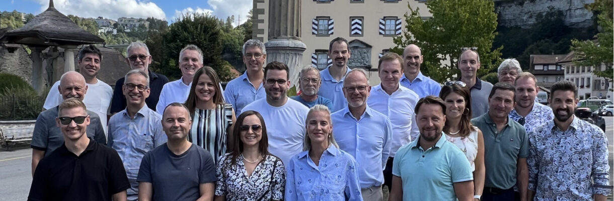 Gruppenfoto der Teilnehmenden der Casa Swiss Generalversammlung 2026 in Fribourg.